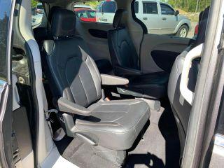 Chrysler Pacifica - Thumbnail 19