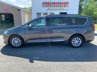 Chrysler Pacifica - Thumbnail 9