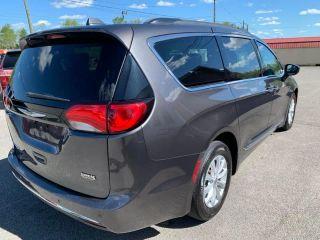 Chrysler Pacifica - Thumbnail 11