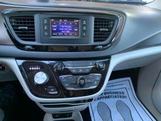 Chrysler Pacifica - Thumbnail 14