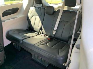 Chrysler Pacifica - Thumbnail 2