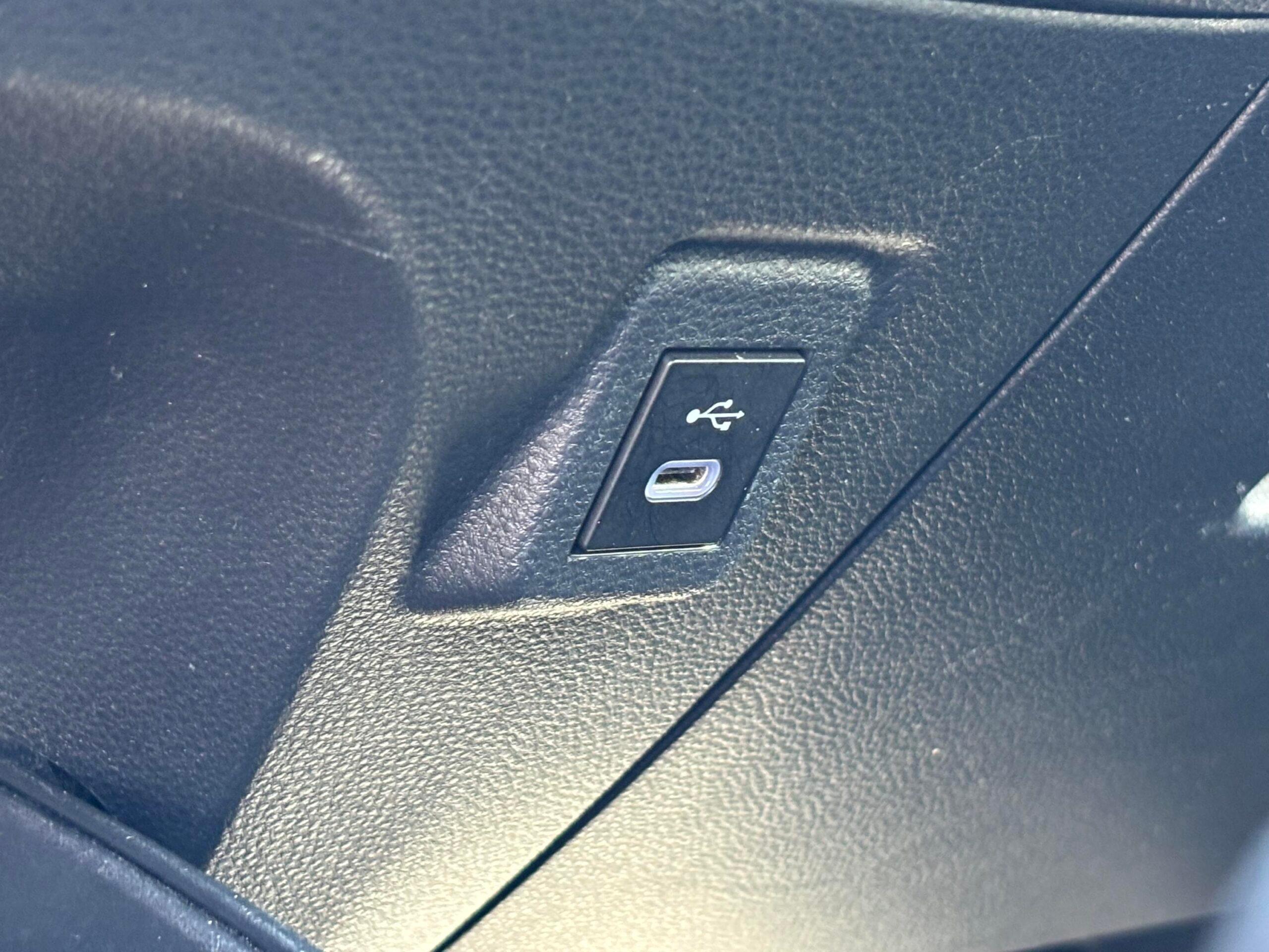 Toyota Corolla Le - Thumbnail 10