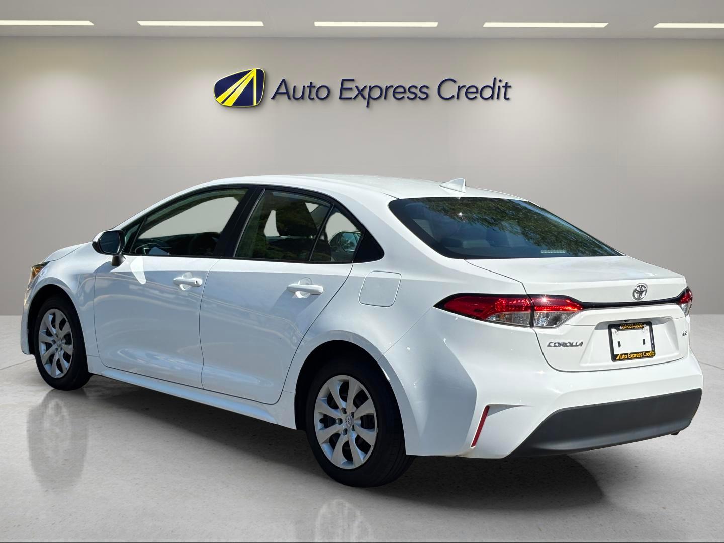 Toyota Corolla Le - Thumbnail 8