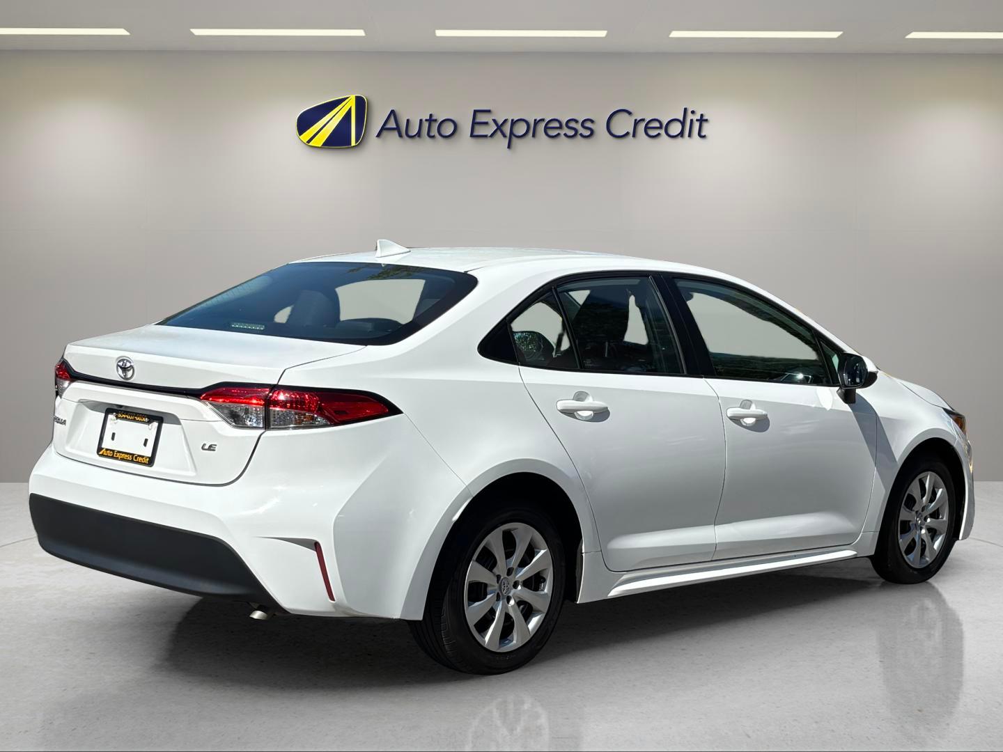 Toyota Corolla Le - Thumbnail 5