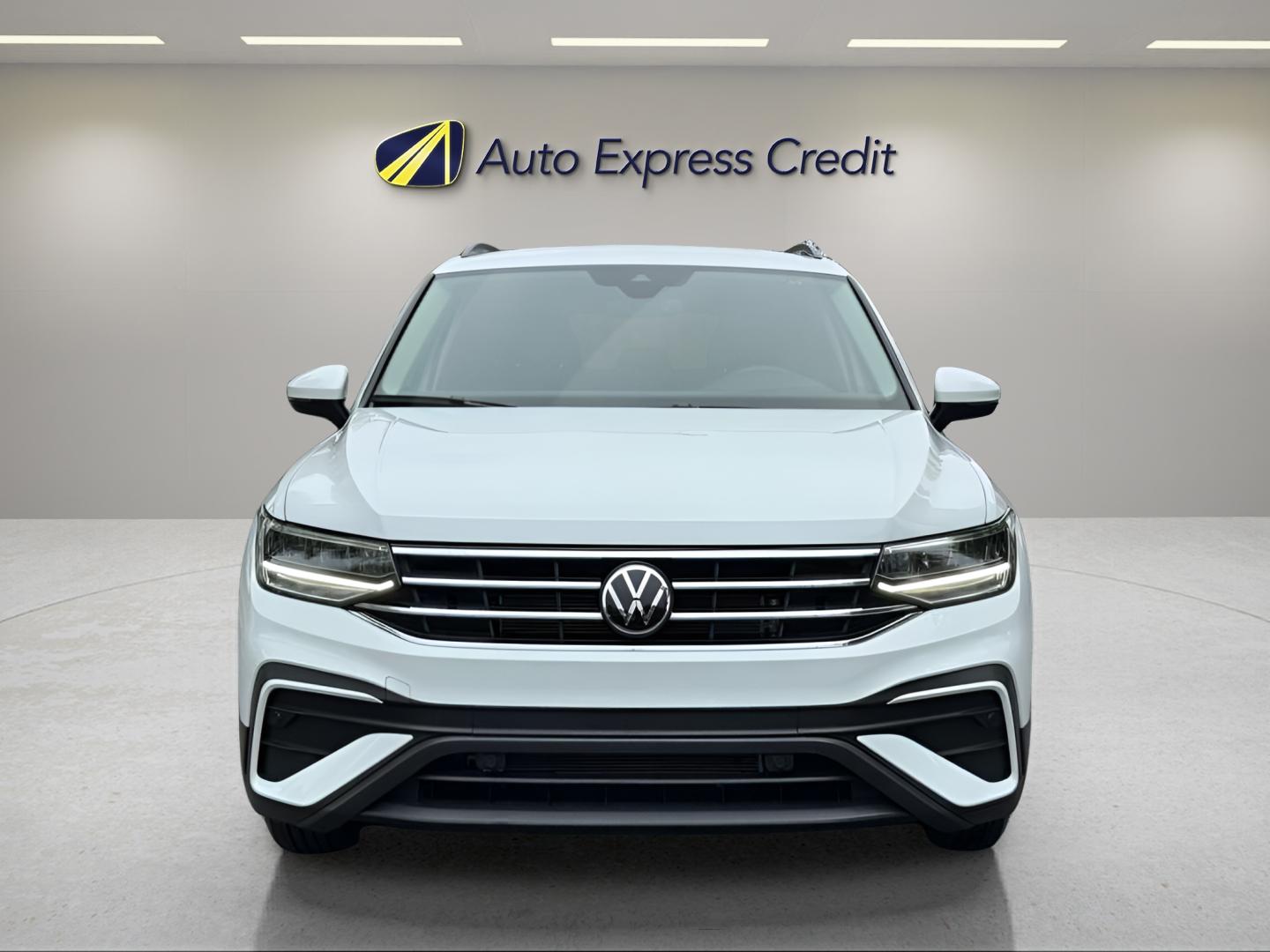 Volkswagen Tiguan 2.0T S - Thumbnail 2