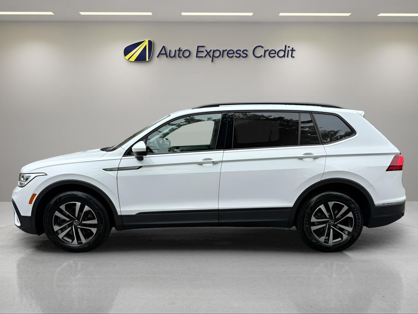 Volkswagen Tiguan 2.0T S - Thumbnail 8