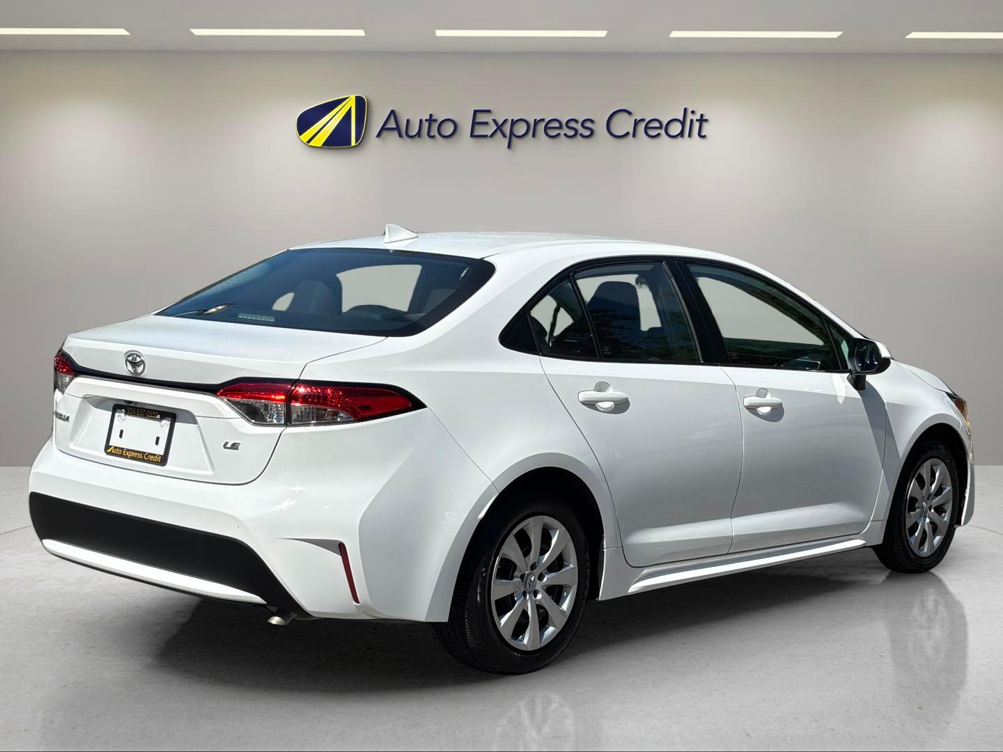 Toyota Corolla Le - Thumbnail 4