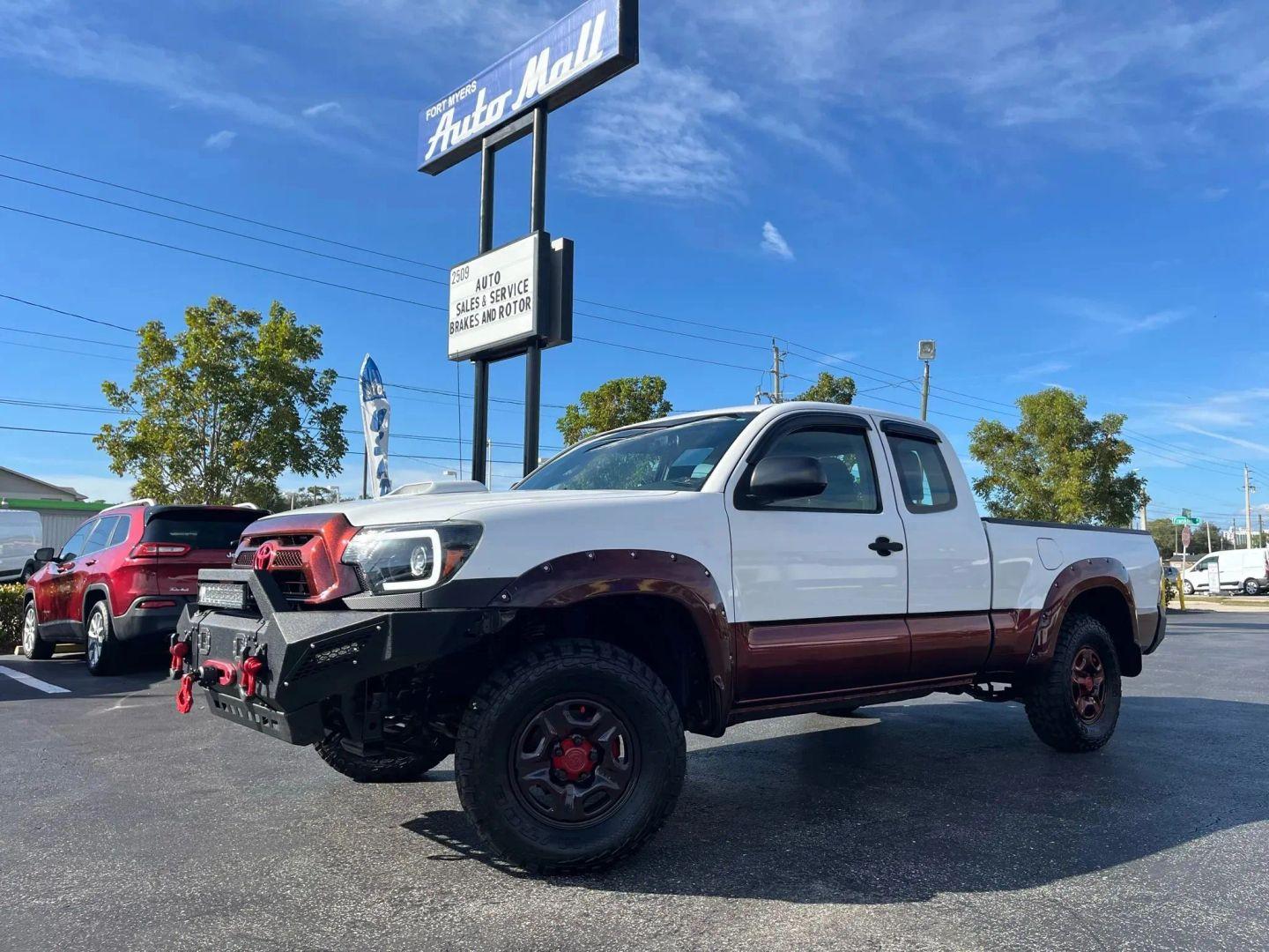 Toyota Tacoma - Thumbnail 4