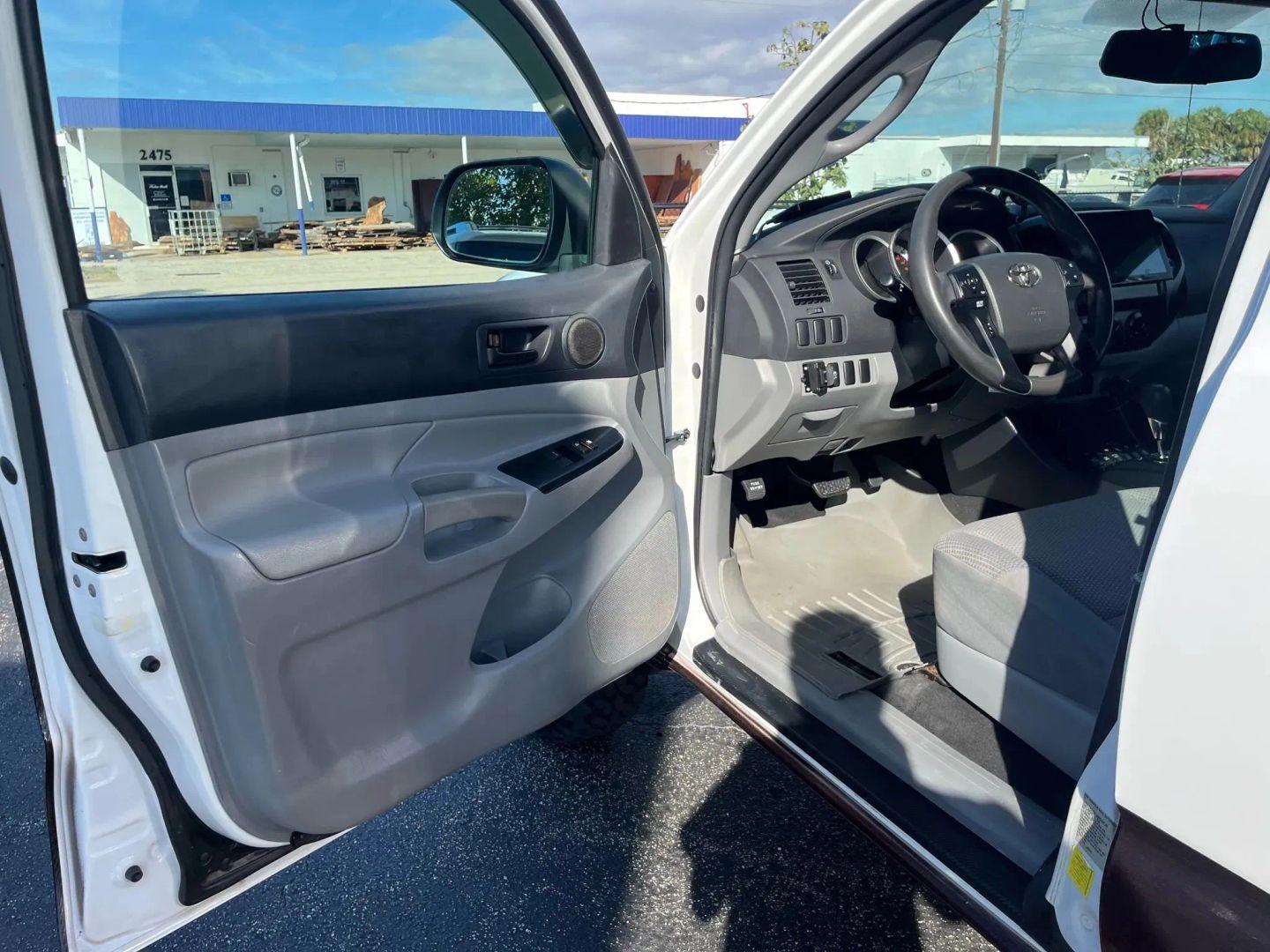 Toyota Tacoma - Thumbnail 16