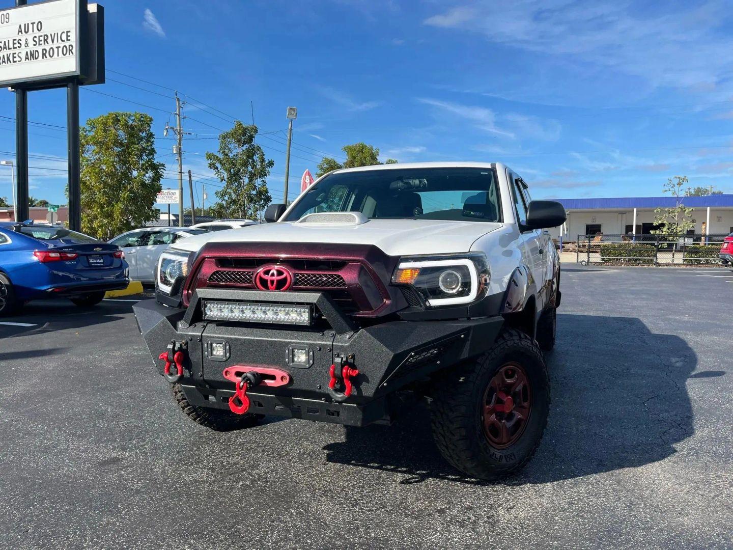 Toyota Tacoma - Thumbnail 5