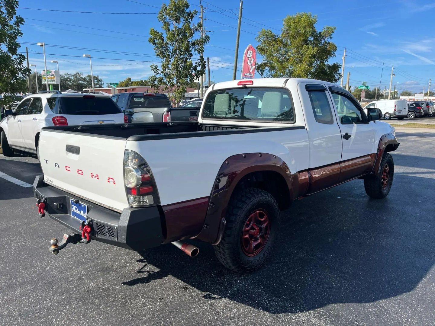 Toyota Tacoma - Thumbnail 13