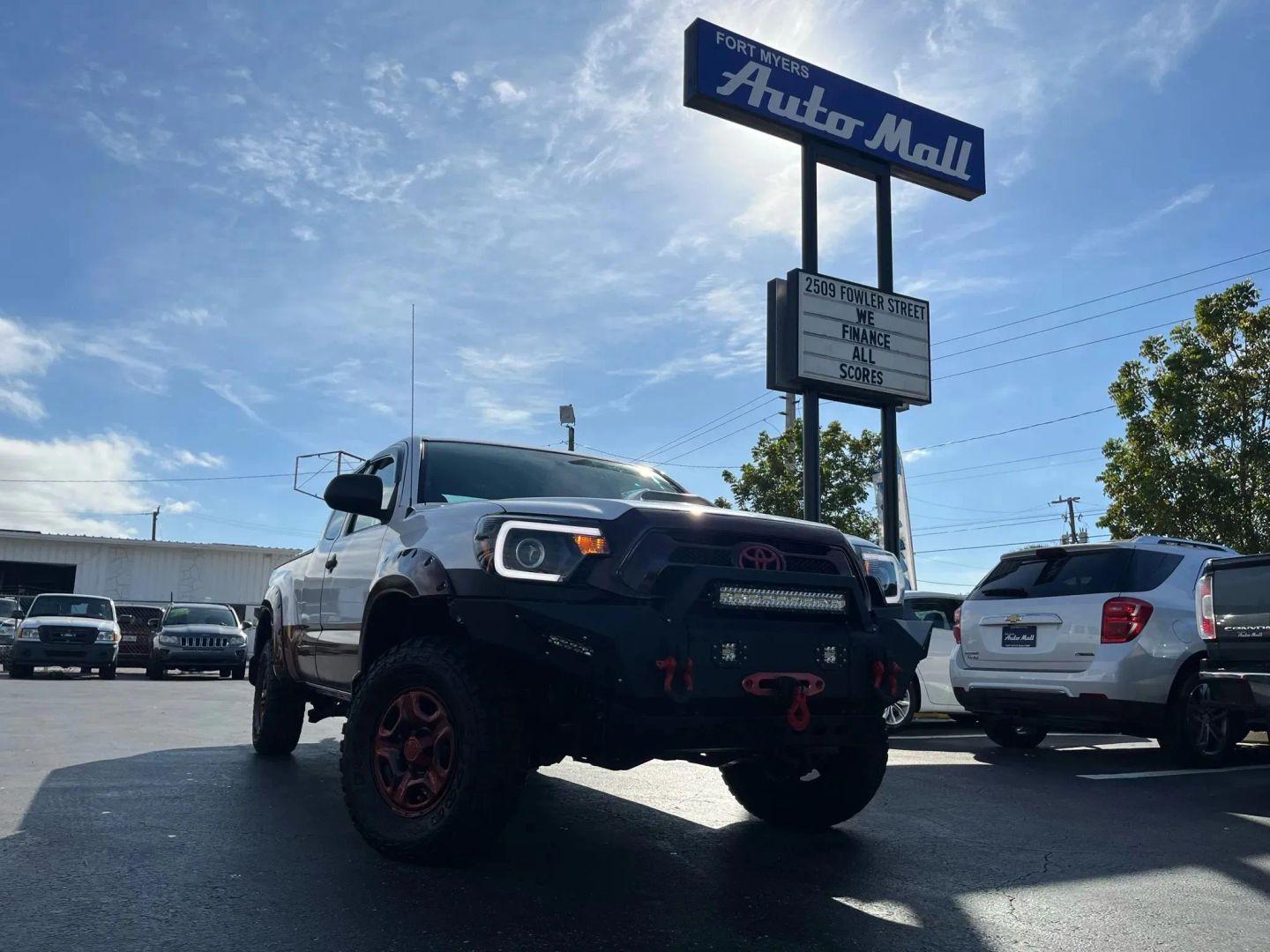 Toyota Tacoma - Thumbnail 9