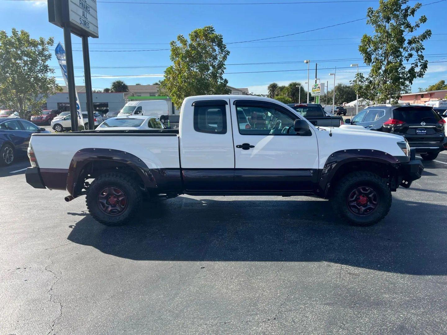 Toyota Tacoma - Thumbnail 12