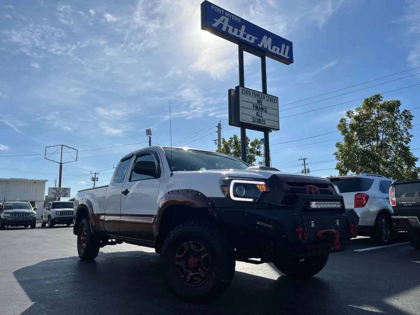 Toyota Tacoma - Thumbnail 10