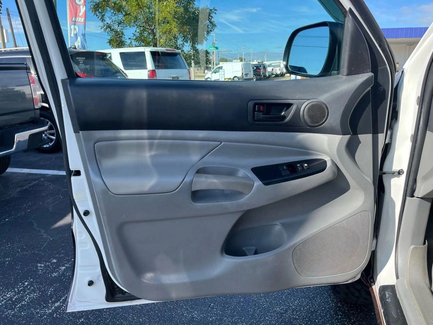 Toyota Tacoma - Thumbnail 17