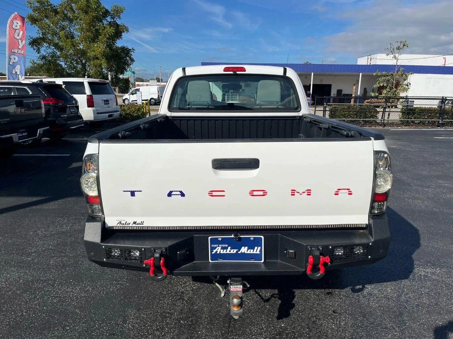 Toyota Tacoma - Thumbnail 14