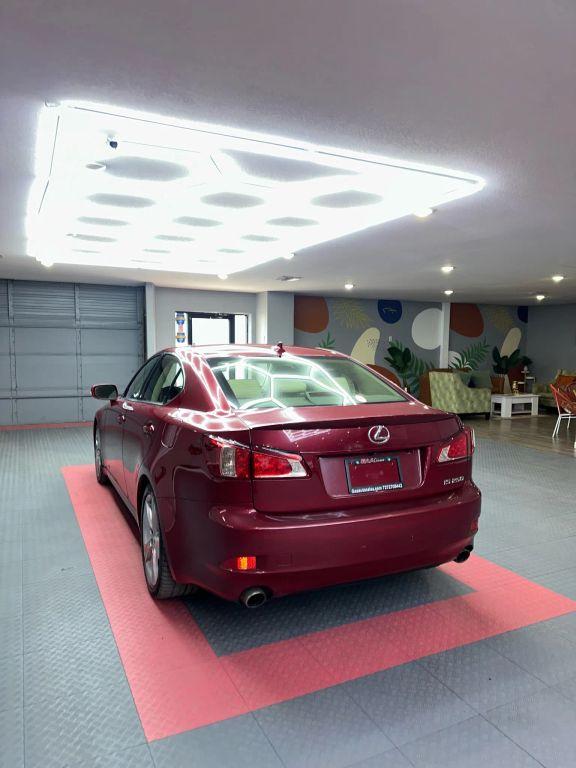Lexus Is - Thumbnail 10