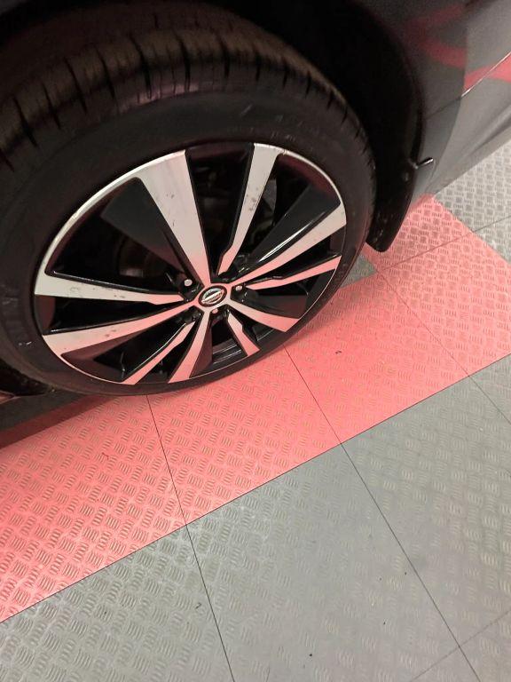 Nissan Altima - Thumbnail 4