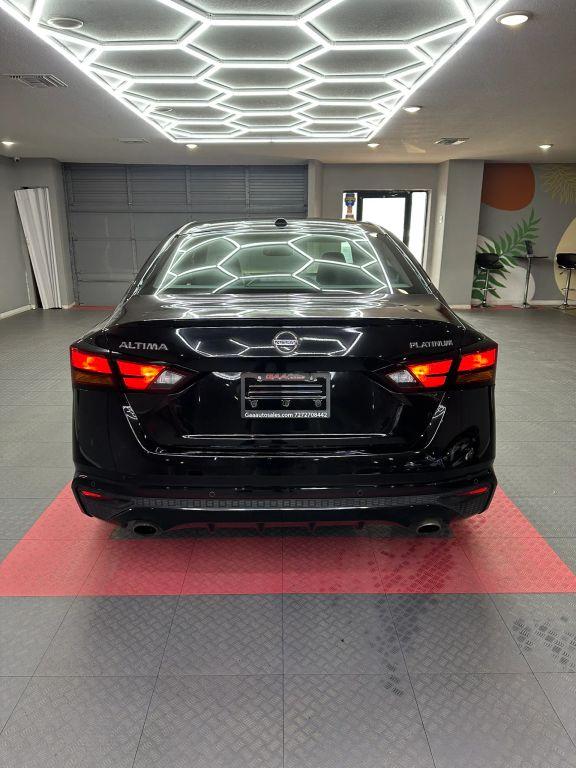 Nissan Altima - Thumbnail 11