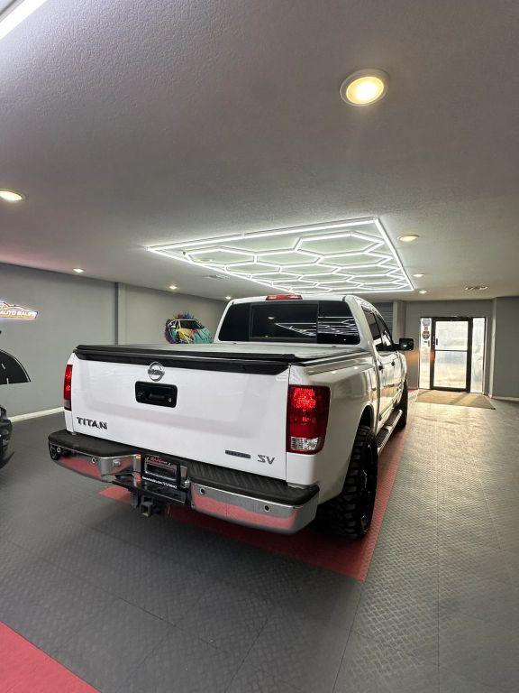 Nissan Titan Crew Cab - Thumbnail 12
