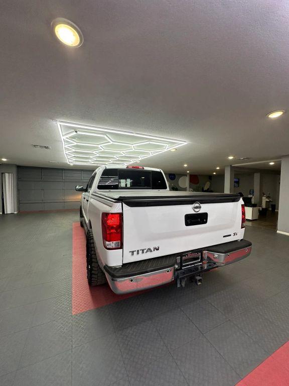 Nissan Titan Crew Cab - Thumbnail 10