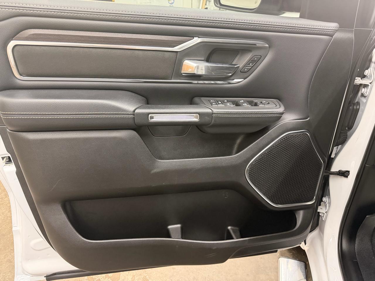 Ram 1500Laramie Crew Cab Swb 4Wd - Thumbnail 14