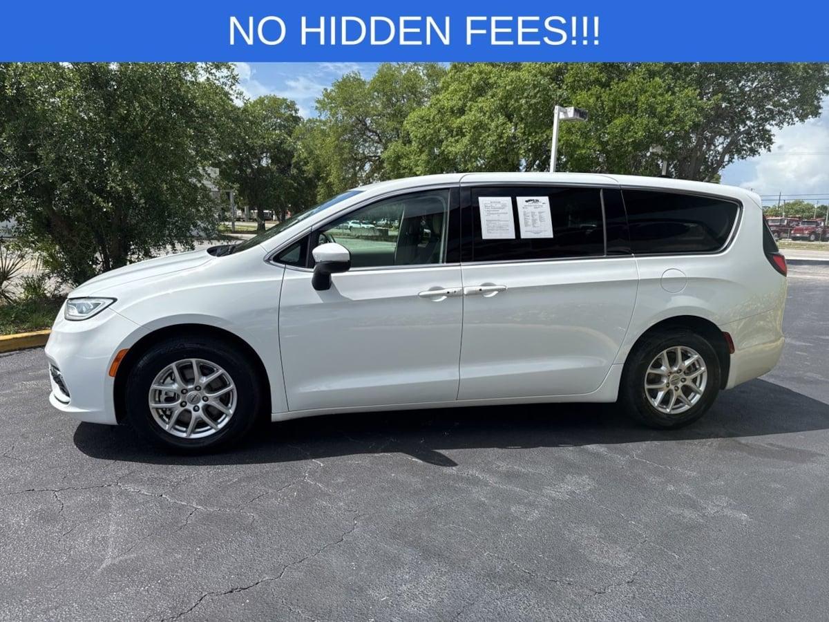 Chrysler Pacifica Touring L - Thumbnail 6