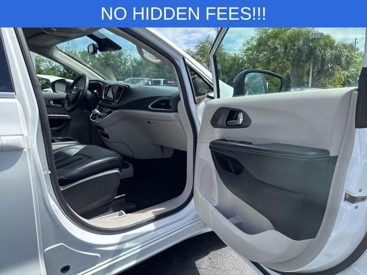 Chrysler Pacifica Touring L - Thumbnail 13