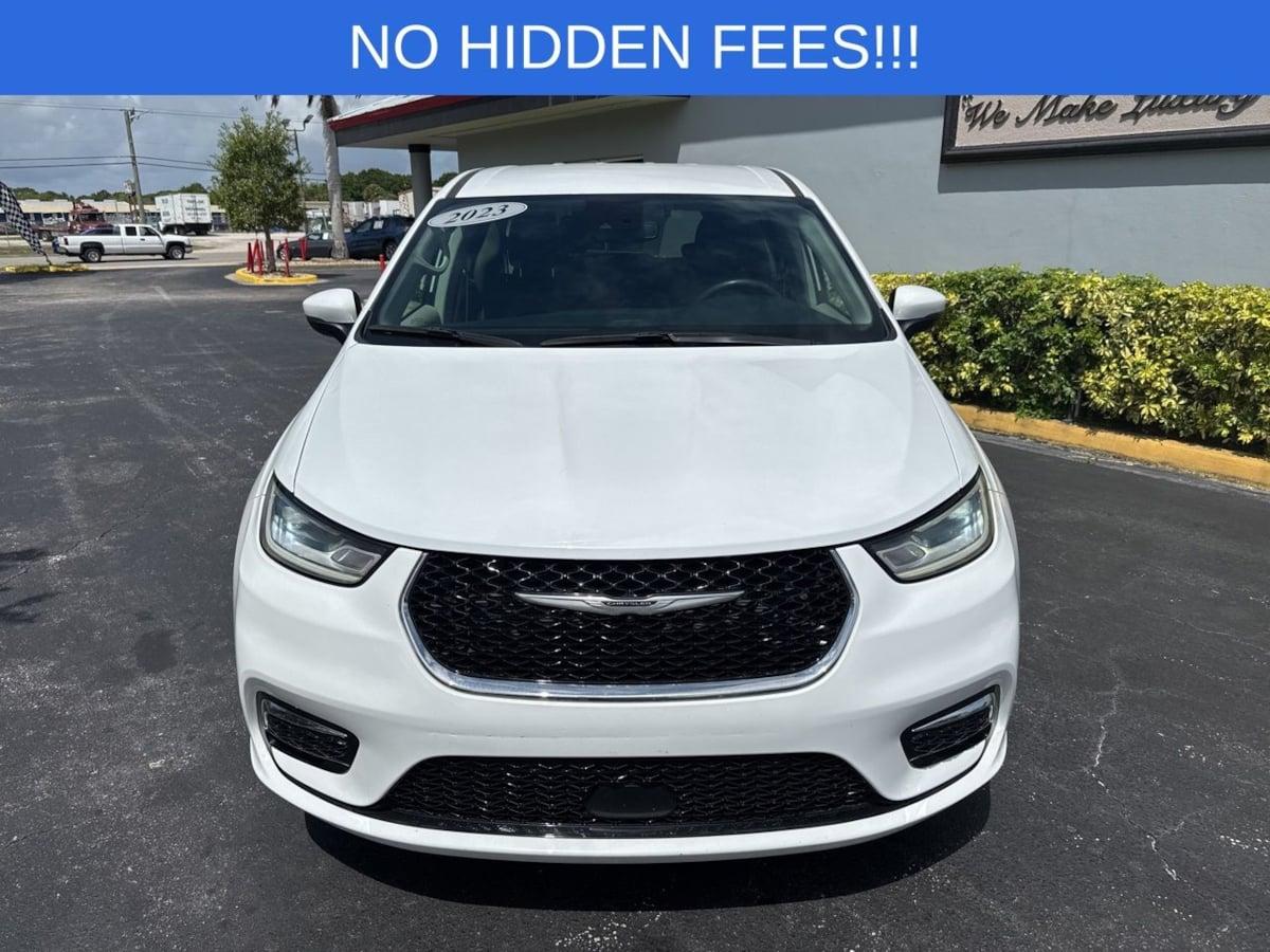 Chrysler Pacifica Touring L - Thumbnail 5