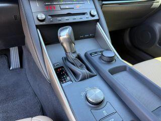 Lexus Is - Thumbnail 3