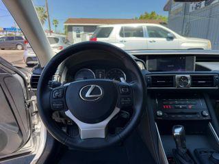 Lexus Is - Thumbnail 17