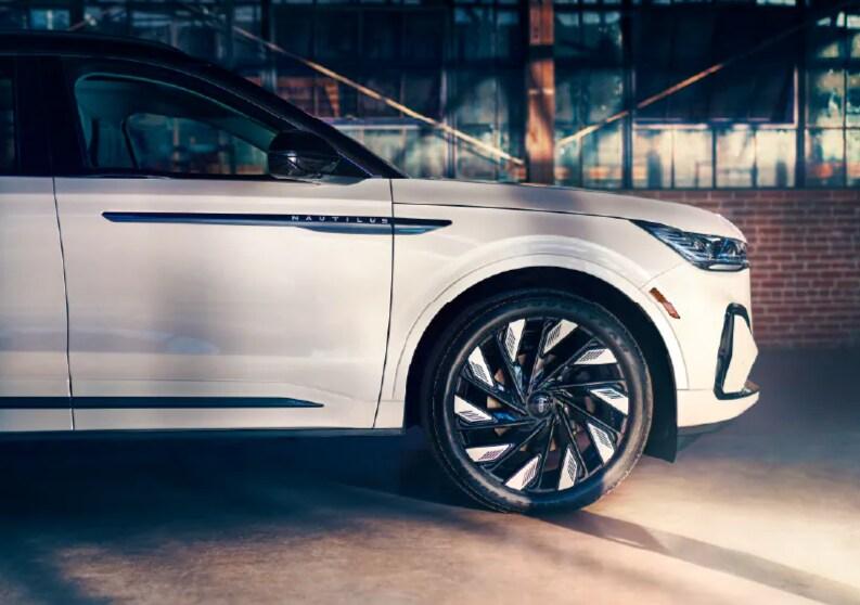 Lincoln Nautilus - Thumbnail 7