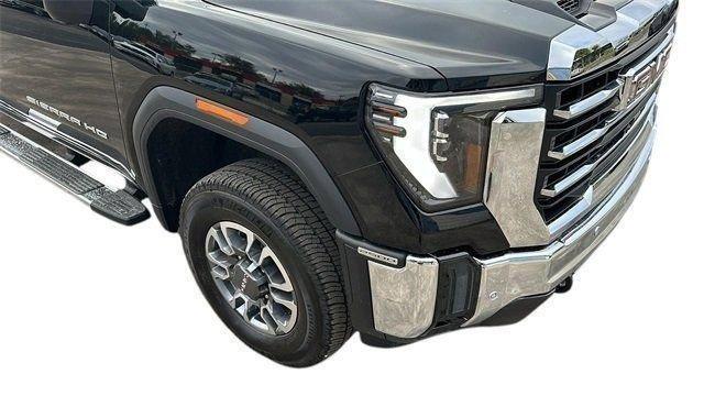 Gmc Sierra 2500 Hd Slt Four Wheel Drive Crew Cab - Thumbnail 11