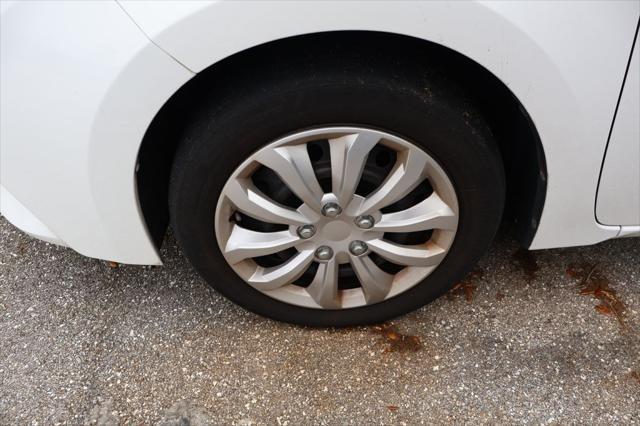 Toyota Corolla Le Grade - Thumbnail 4