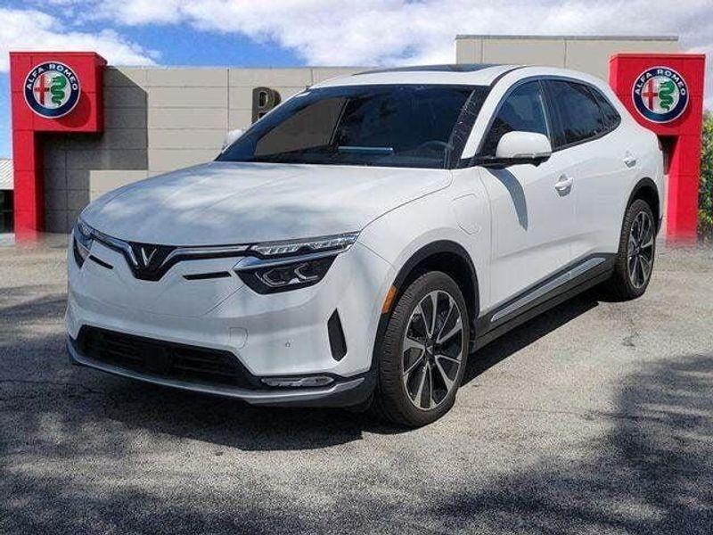 Vinfast VF 8 - View 1