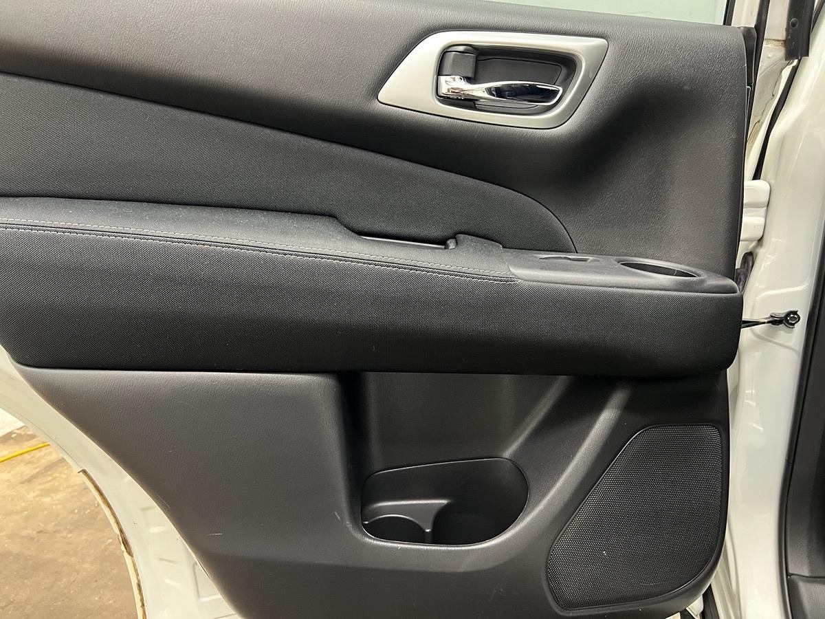 Nissan Pathfinder Sv - View 1