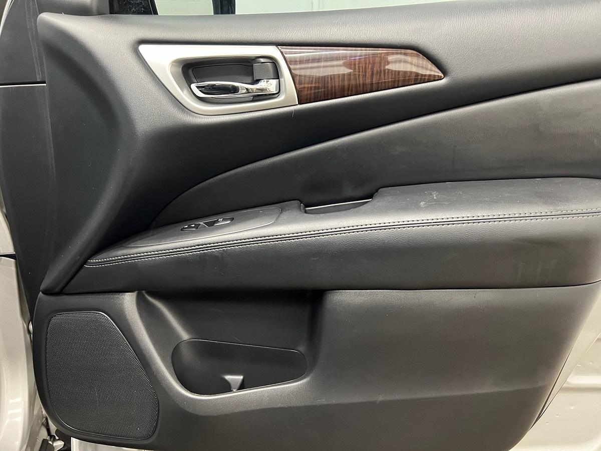 Nissan Pathfinder Platinum Hybrid - Thumbnail 11