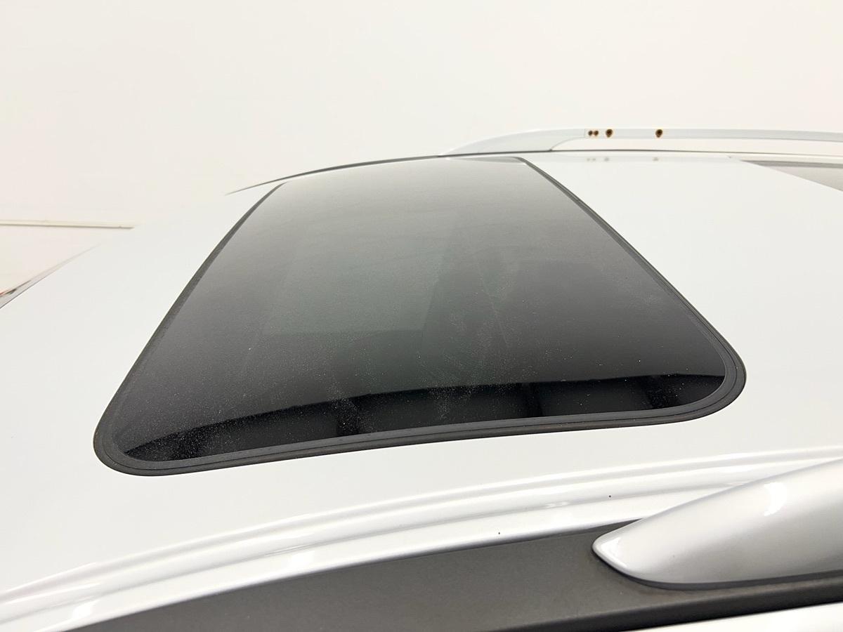 Nissan Pathfinder Platinum Hybrid - Thumbnail 18