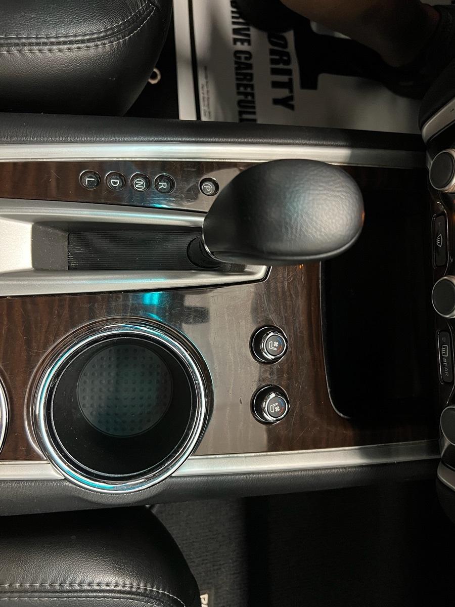 Nissan Pathfinder Platinum Hybrid - Thumbnail 13