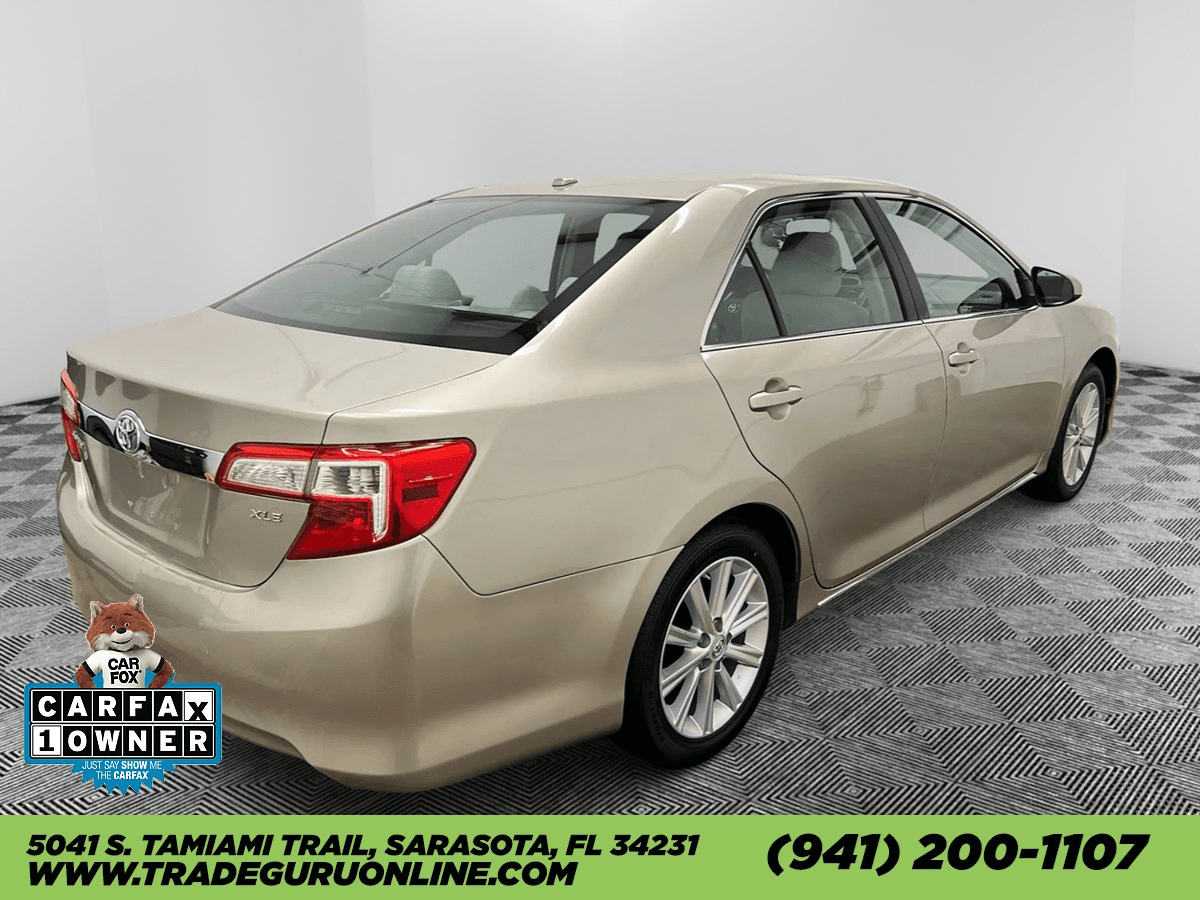 Toyota Camry L - Thumbnail 4