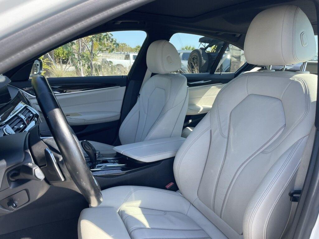 BMW 5 Series - Thumbnail 2