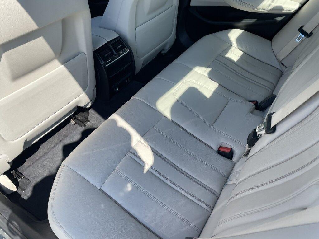 BMW 5 Series - Thumbnail 12