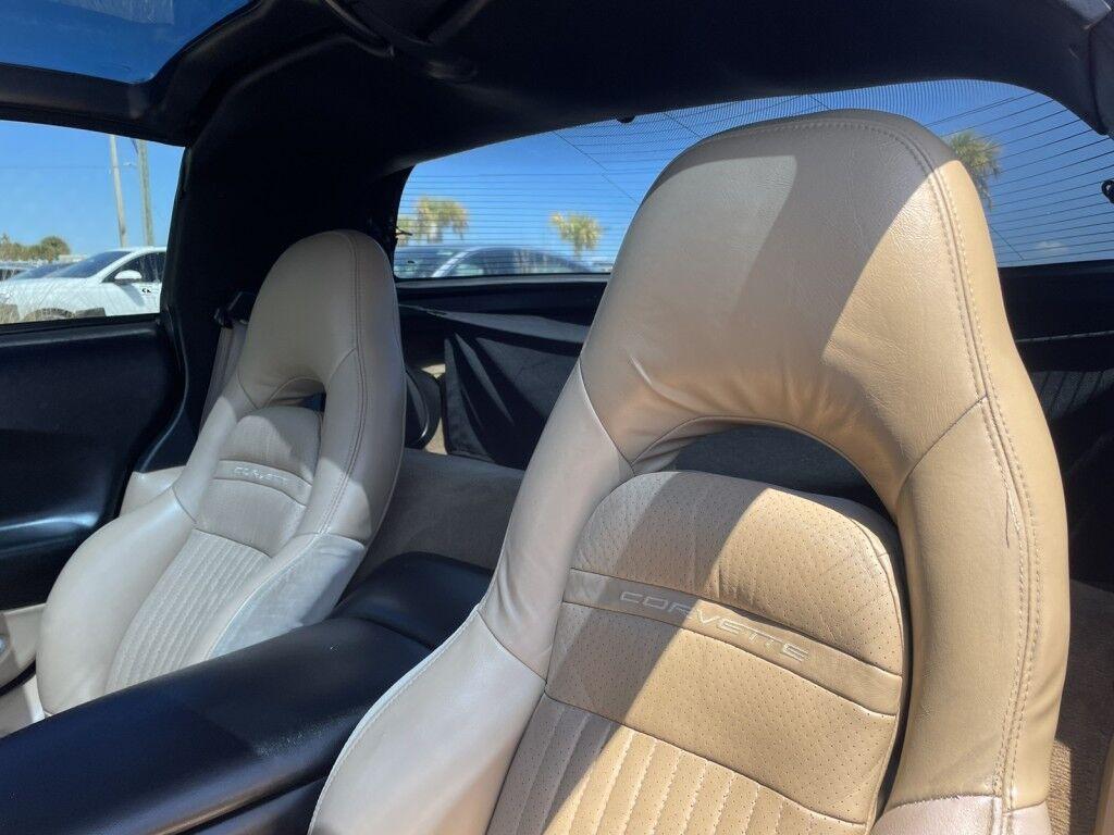 Chevrolet Corvette - Thumbnail 12