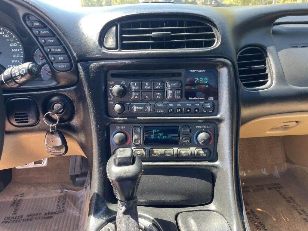 Chevrolet Corvette - Thumbnail 14