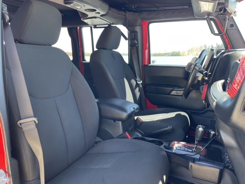 Jeep Wrangler Unlimited - Thumbnail 7