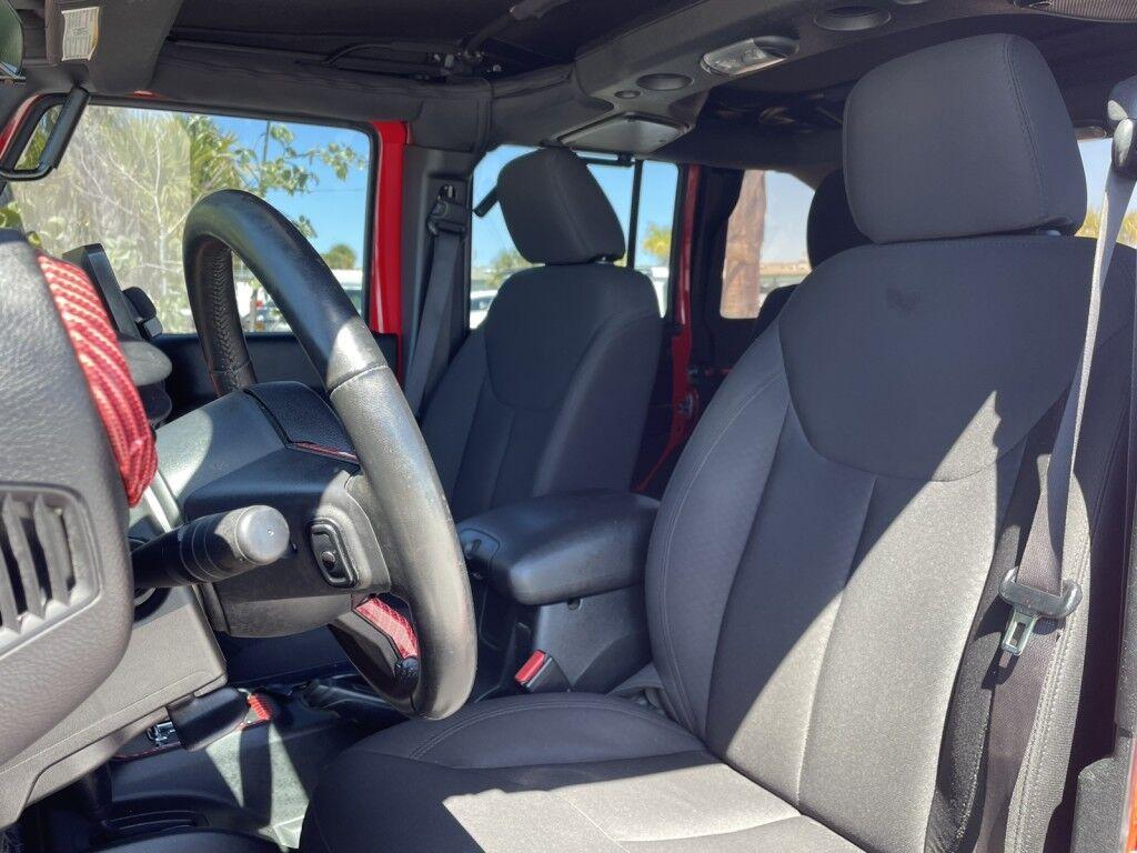 Jeep Wrangler Unlimited - Thumbnail 2