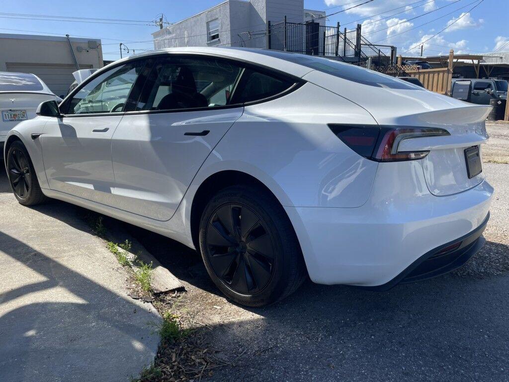 Tesla Model 3 - Thumbnail 2