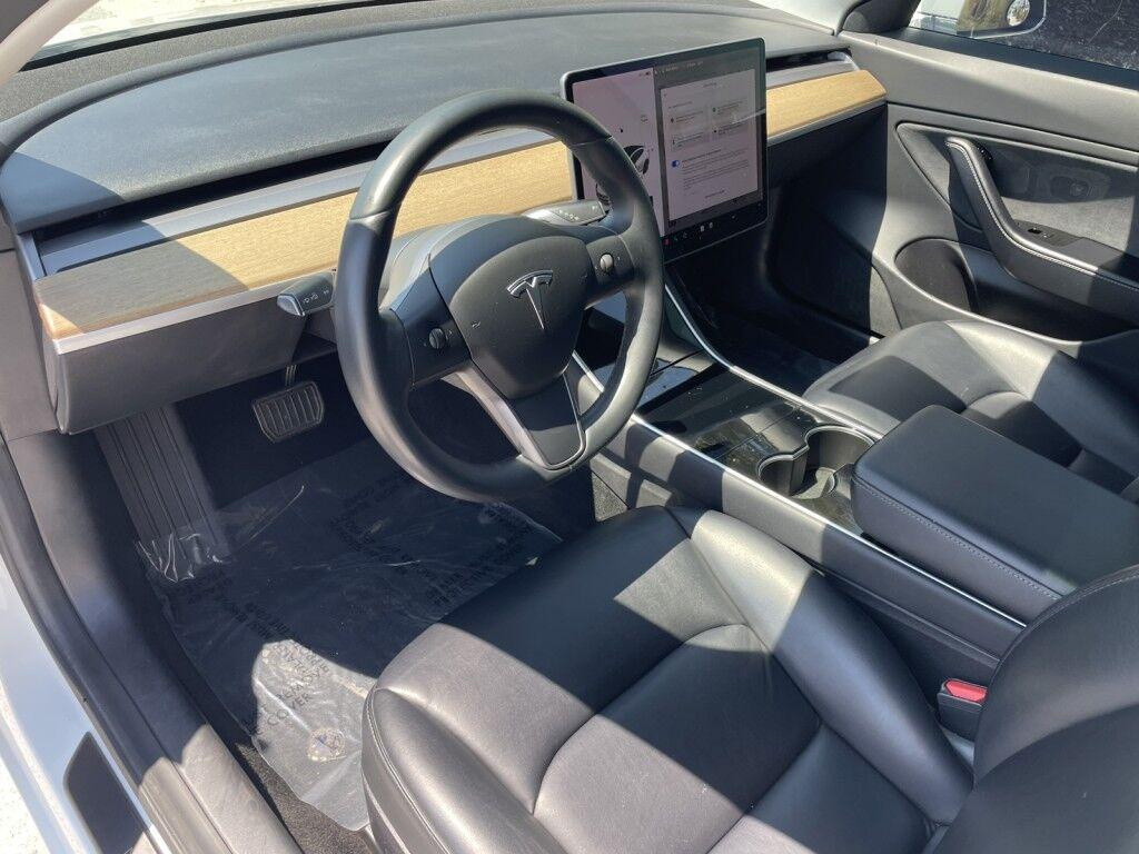 Tesla Model 3 - Thumbnail 10