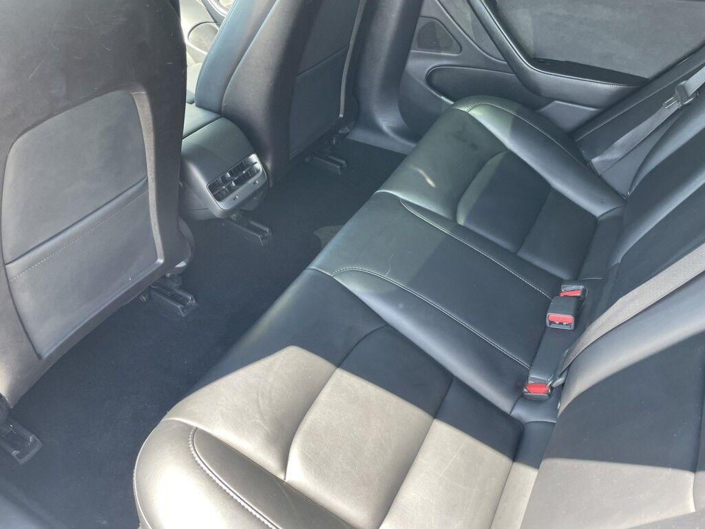 Tesla Model 3 - Thumbnail 12