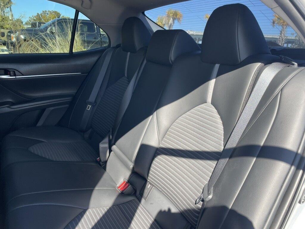 Toyota Camry - Thumbnail 11